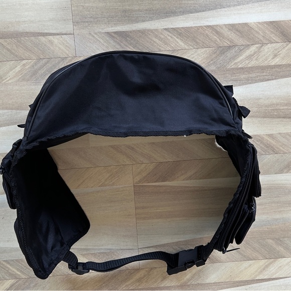 KORUS SPORTS LARGE FANNY PACK.                 …7 pockets… 1 large and 6 smaller - Picture 5 of 9